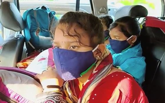 ह्यूमैन ट्रैफिकिंग की शिकार झारखंड की 11पहाड़िया जनजाति बच्चियों का बेंगलुरू से रेस्क्यू, पहली बार फ्लाइट से वापस लाया गया झारखंड