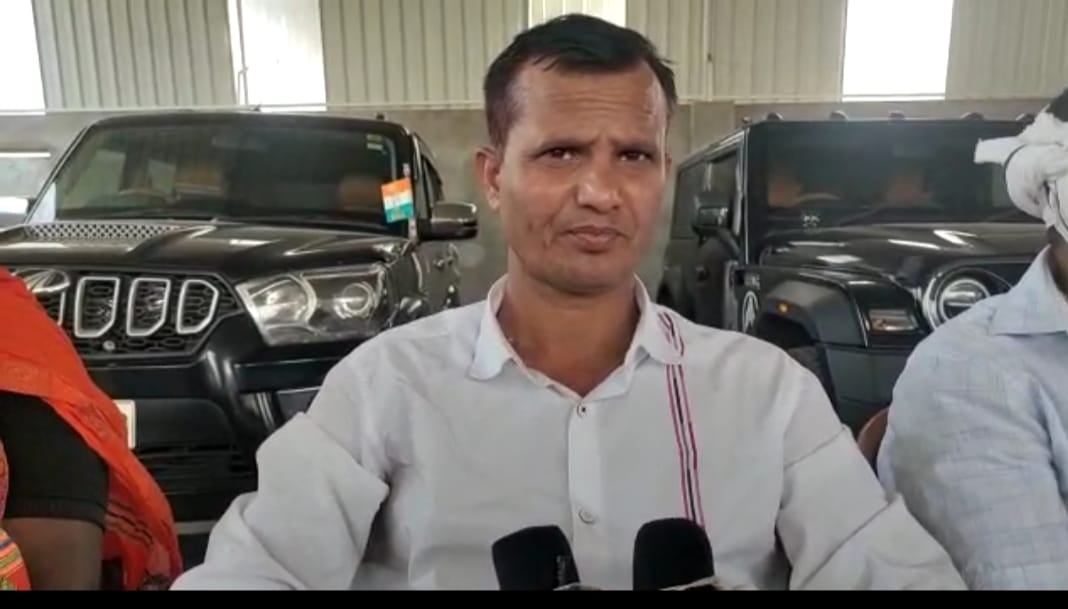 धनबाद जिला कांग्रेस में "तुम सेर  तो हम सवा सेर " की लड़ाई और हुई तेज ,सुनिए शेख गुड्डू ने क्या कहा