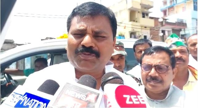 उमेश कुशवाहा का धीरेंद्र शास्त्री के बहाने भाजपा पर निशाना, धर्मनिरपेक्षता के लिए बताया खतरा