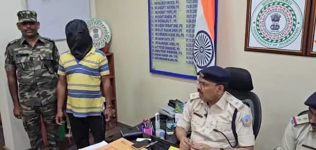 रांची पुलिस को मिली बड़ी सफलता, PLFI एरिया कमांडर को हथियार के साथ दबोचा