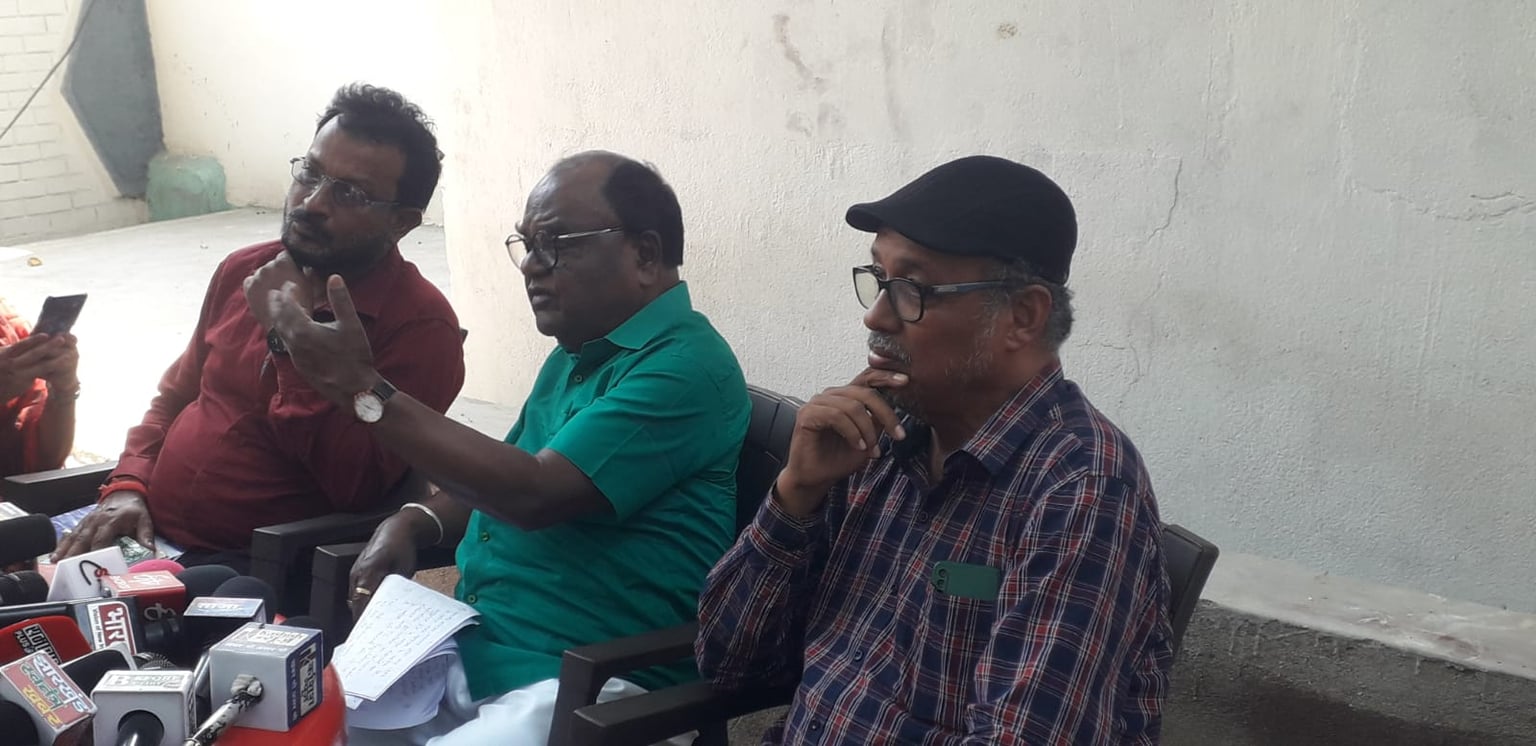झारखंड को लूटने में लगे हैं अधिकारी, समय रहते सीएम नहीं हुए सचेत तो 30 जून को भोगनाडीह  में होगा राजनीतिक विस्फोट: लोबिन