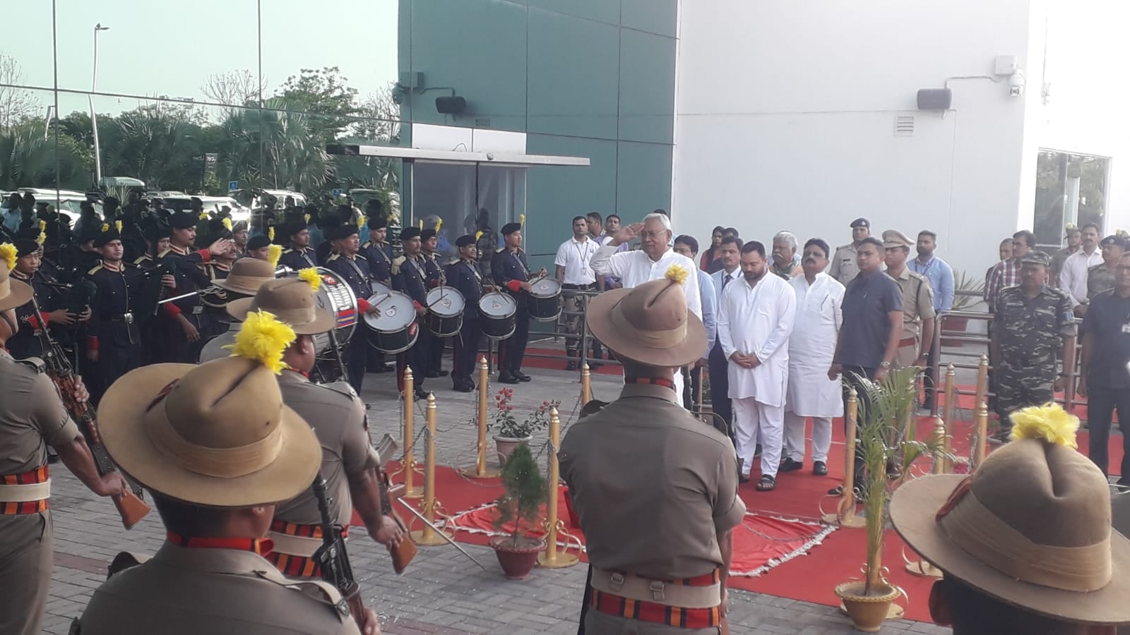 विपक्षी एकजुटता की मुहिम लेकर सीएम नीतीश और तेजस्वी यादव पहुंचे रांची, गुरूजी से करेंगे मुलाकात