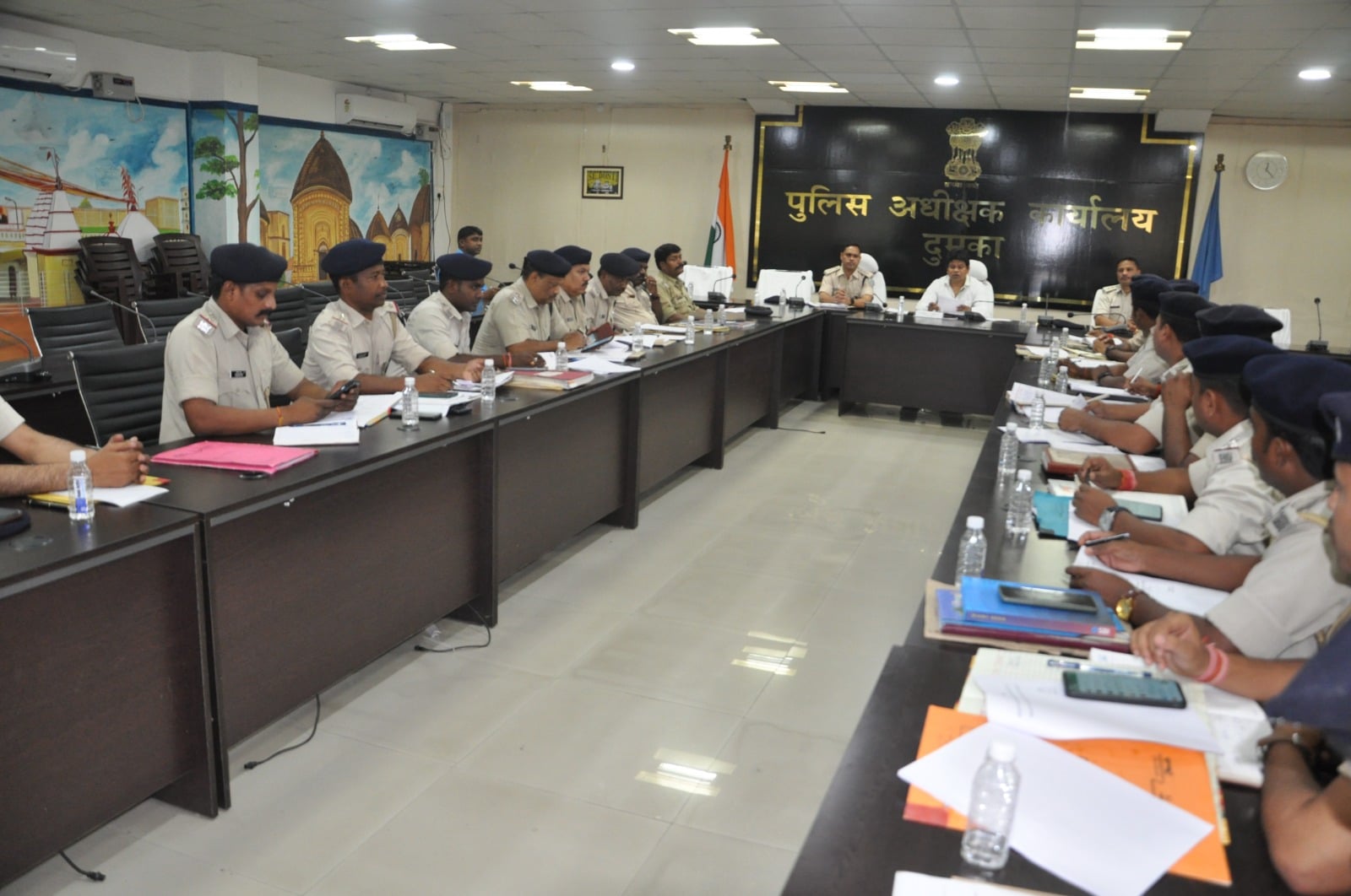DUMKA: अपराध पर हाईलेवल मीटिंग, थाना प्रभारियों को दी गई सख्त हिदायत