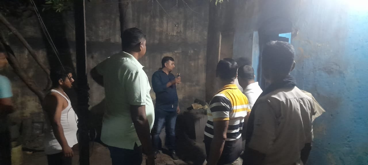 झरिया में कमरे में बंद हुआ और केरोसिन डाल युवक ने कर ली आत्महत्या, जानिए पूरा घटनाक्रम