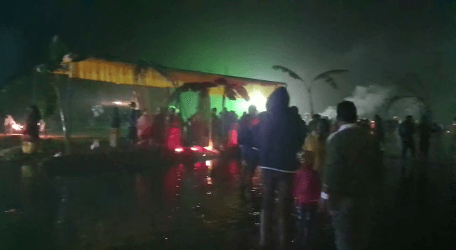 बहुत खास है यहां की  आरती, कोयल नदी के तट पर दिखा अद्भुत नजारा