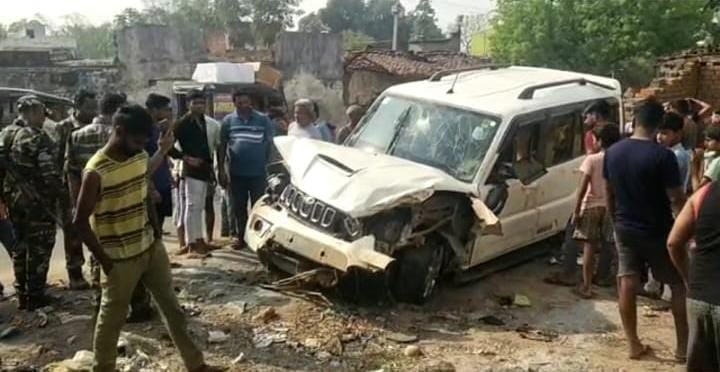 अनियंत्रित स्कॉर्पियो पलटने से 4 घायल, जानें कैसे मवेशियों के लिए काल बना रफ्तार