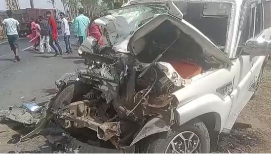 दुमका में रफ्तार का कहर,सड़क दुर्घटना में दर्जन भर यात्री घायल