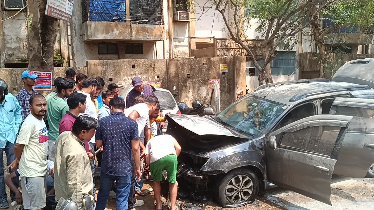 बढ़ती गर्मी से गाड़ी में आग लगने के मामले बढ़े,जमशेदपुर में फिर कार में लगी आग