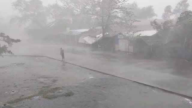 बांग्लादेश में मोखा तूफान ने मचाई भारी तबाही,10 हजार घर बर्बाद, जानिए और क्या असर हुआ