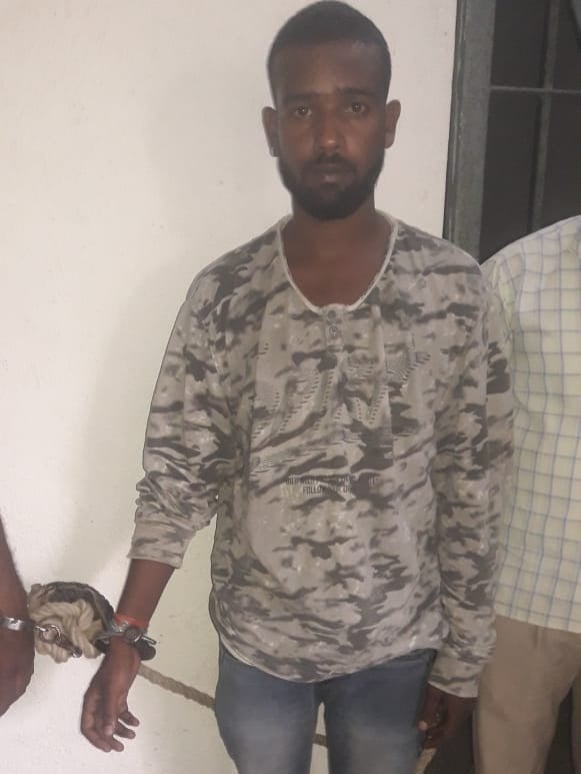 गिरिडीह: प्रेमी ने प्रेमिका के पति पर की थी फायरिंग, पुलिस ने दो को दबोचा, दो बाइक जब्त