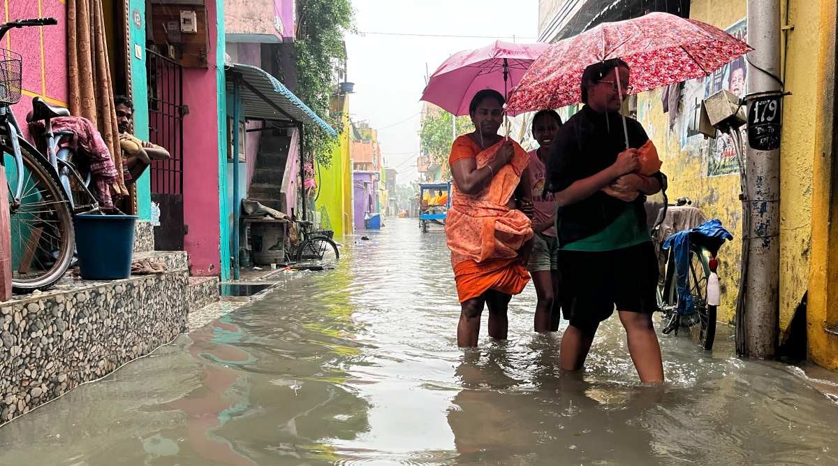 चेन्नई में बारिश से बुरा हाल, मौसम विभाग ने जारी किया रेड अलर्ट