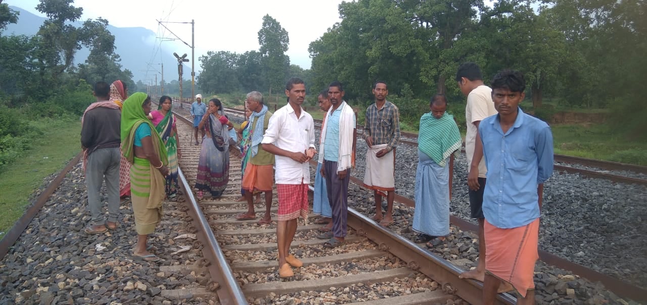 रेल ट्रैक पर युवक का मिला शव, परिजनों ने जताई हत्या की आंशका