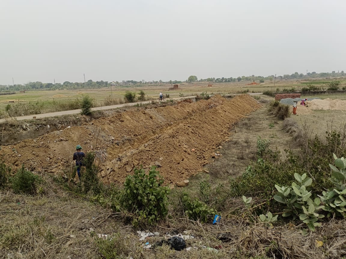ग्रामीणों द्वारा भू माफियाओं को सबक सिखाने की मांग, अवैध कब्जे को लेकर अंचलाधिकारी को दिया आवेदन