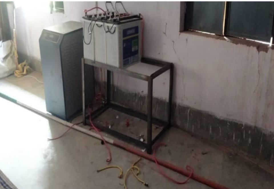 चोरों ने किया स्कूल में हाथ साफ, सीसीटीवी कैमरा भी उड़ा ले गए