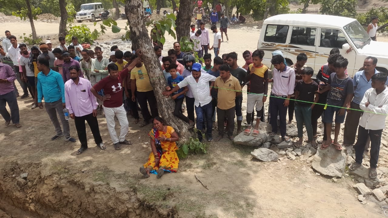 गिरिडीह: परोडीह पत्थर खदान में हादसा, पोकलेन पर गिरा चट्टान, एक की मौत