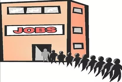 चपरासी और चौकीदार की नौकरी के लिए मारामारी, MBA-MCA-BTech वालें भी हैं लाइन में, जानिए पूरी खबर
