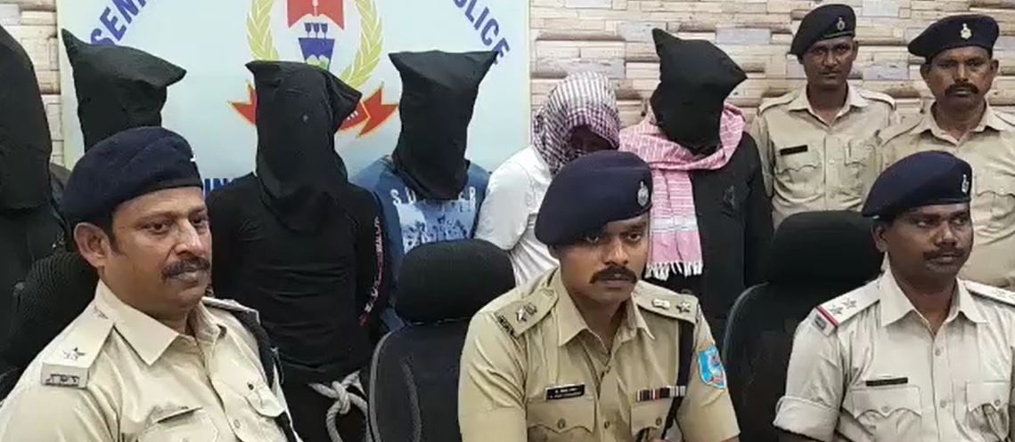जमशेदपुर पुलिस ने किया वाहन चोर गिरोह का किया खुलासा, चोरी की 6 गाड़ियों के साथ 9 लोग को किया गिरफ्तार, सभी आरोपियों को भेजा गया जेल