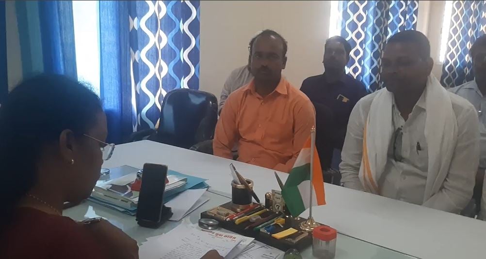 मनरेगा योजना में गड़बड़झाला,तलाब बना नहीं, निकाल ली गई राशि