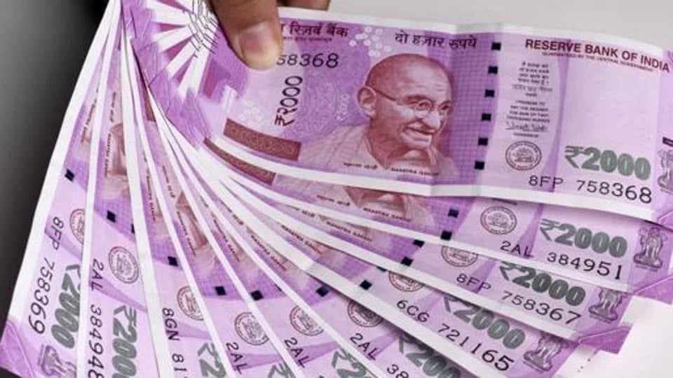 फिर से नोट बंदी! दो हजार के  नोट हुए बंद, जानिए कब तक और कितना पैसा एक बार में कर सकेंगे बैंक में जमा