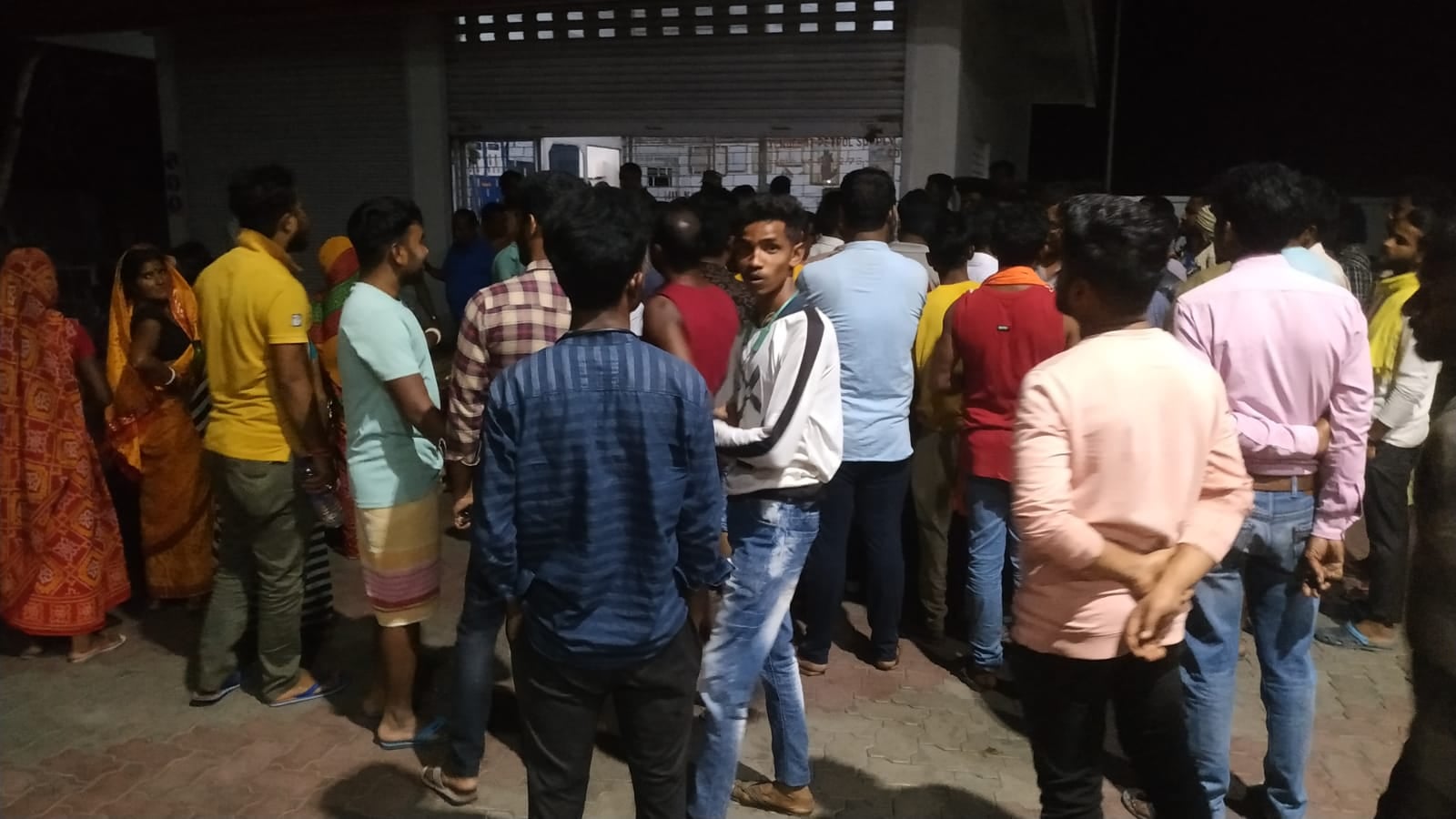 पेट्रोल पंप में कर्मचारी की संदिग्ध परिस्थिति में मौत,परिजनों ने काटा बवाल