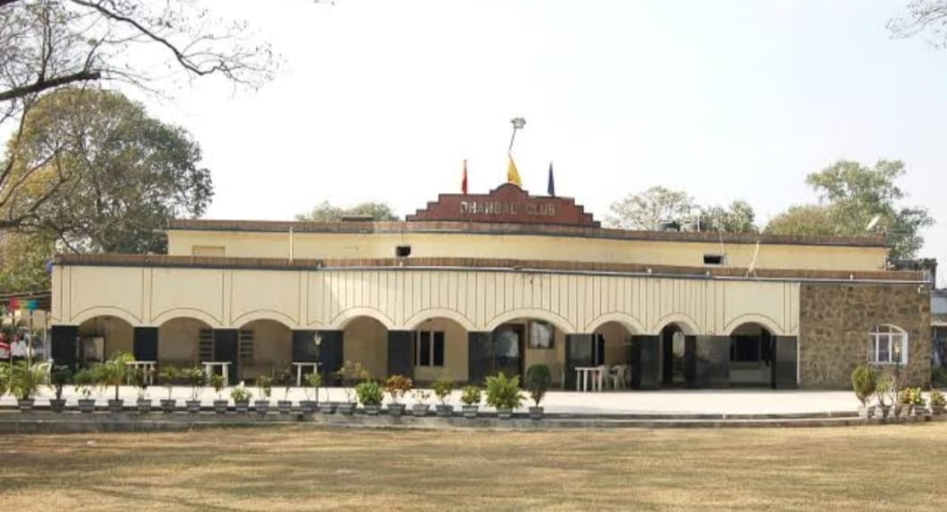 अंग्रेजों के जमाने के धनबाद क्लब के चुनाव में नामांकन पर डीसी ने उठाए सवाल,जानिए किन किन बिंदुओं पर हो रही जांच