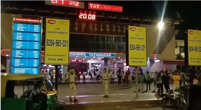 जमशेदपुर :  टाटानगर रेलवे स्टेशन ताबड़तोड़ फायरिंग, घटना में पार्किंग संचालक घायल