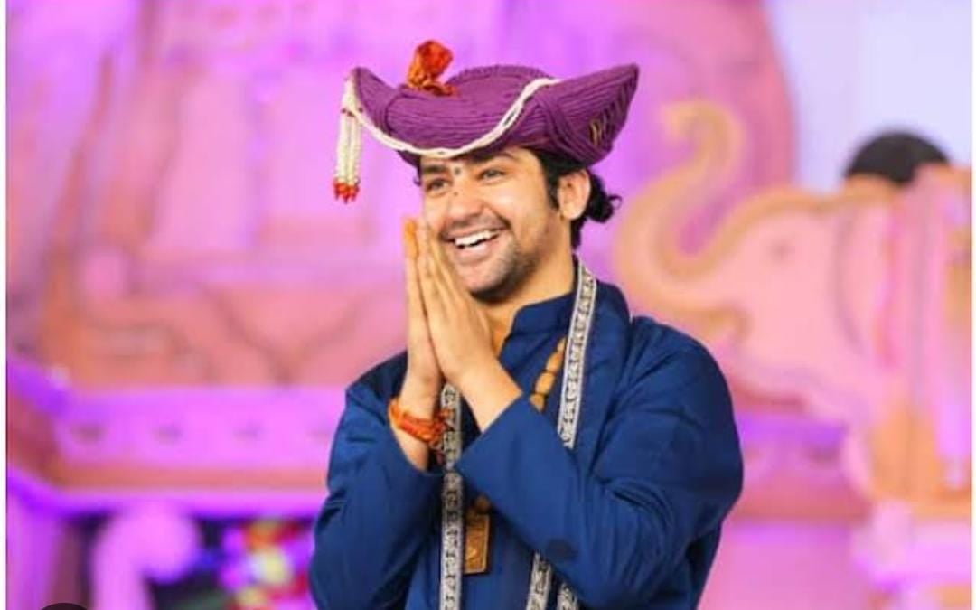 पूरे देश में छायेगा बाबा बागेश्वर का जलवा, अब बॉलीवुड के बड़े पर्दे पर आयेगें नजर