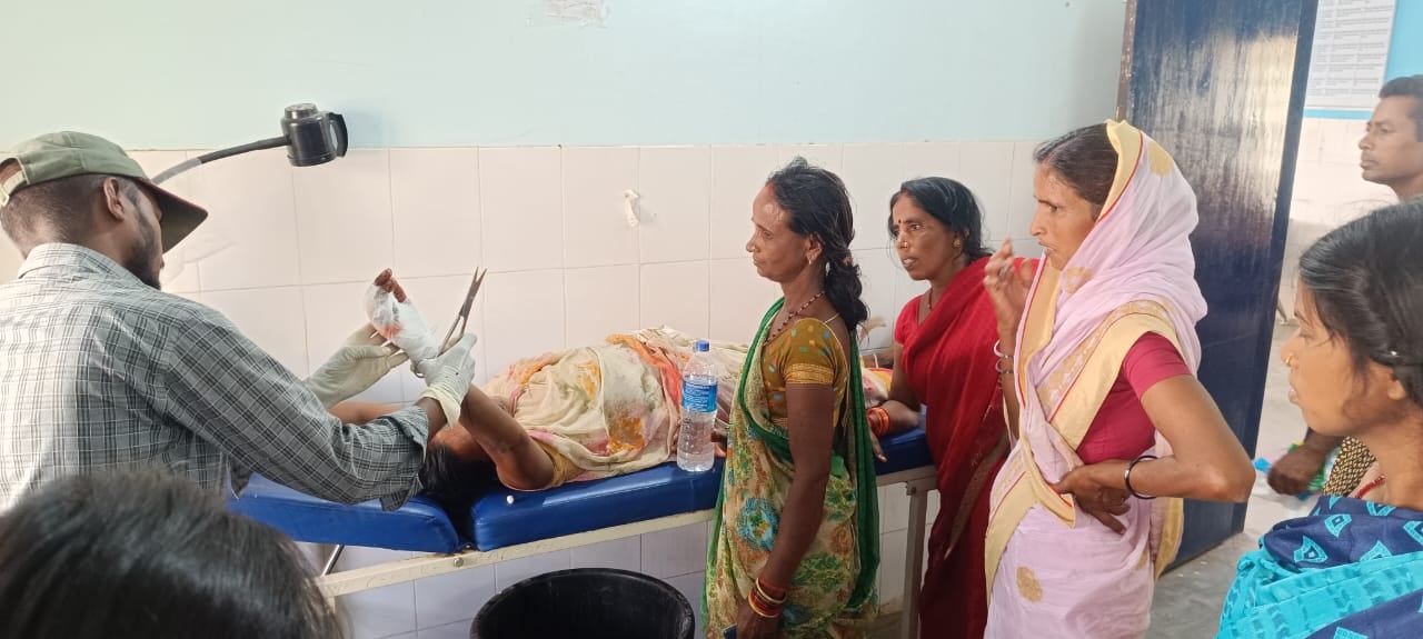 गिरिडीह: विस्फोटक पदार्थ की चपेट में आने से महिला घायल, प्राथमिक उपचार के बाद PMCH रेफर