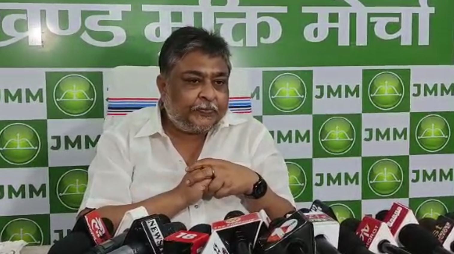 नोटबंदी नहीं यह आर्थिक आंतकवाद है! बिफरे सुप्रियो भट्टाचार्य ने कहा पीएम को अर्थशास्त्र के बुनियादी सिन्धातों की भी समझ नहीं