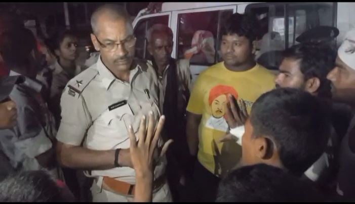 बेगूसराय में एक्साइज टीम पर ईट- पत्थर से हमला, जबाव में पुलिस ने भी की हवाई फायरिंग