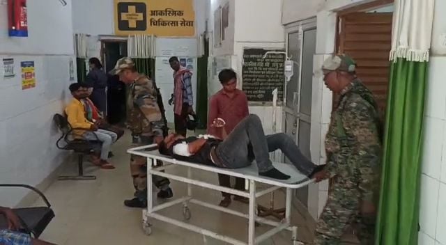 कोर्ट से निकलते ही  युवक को महिला ने मारी गोली, सुरक्षा पर उठे सवाल