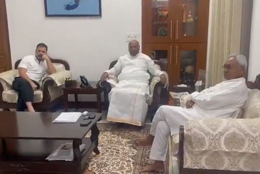 बिहार में होने वाली विपक्षी दल की बैठक के पूर्व राहुल और खड़गे से मिले नीतीश