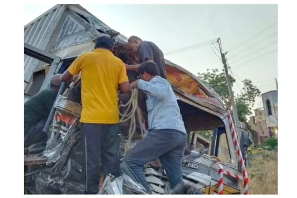 नागपुर-पुणे हाईवे पर भीषण सड़क हादसा, 8 लोगों की मौत, कई घायल