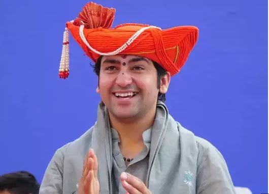 गुजरात पहुंचे बागेश्वर बाबा, 3 जून तक कई शहरों में लगायेंगे दिव्य दरबार, रोड-शो का भी होगा आयोजन