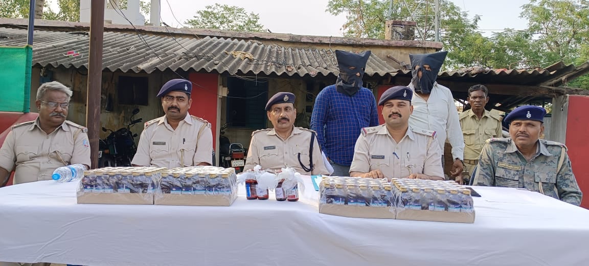 दुमका पुलिस ने बरामद किया  7 लाख का कफ सिरप, नशे के लिए किया जाना था इस्तेमाल
