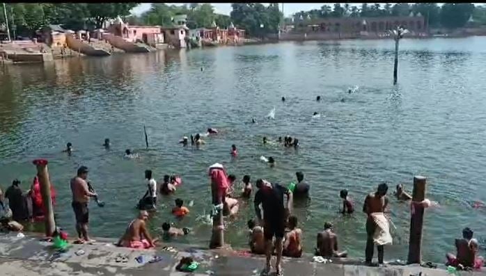 तैराकी सीखना है तो आइए देवघर, देसी जुगाड़ के साथ सात दिन में बन जाएंगे कुशल तैराक