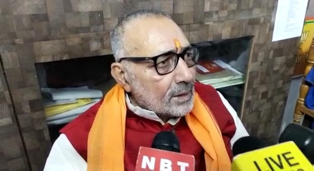 नीतीश पर गिरिराज का तंज, कहा नीतीश बाबू गंगा के बालू, गोबर और गंगाजल से करें प्रायश्चित