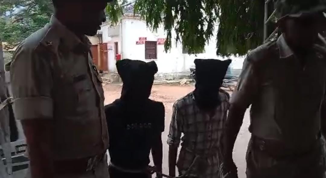 दो शातिर चोर चढ़े पुलिस के हत्थे, लाखों के गहने बरामद, जानें कैसे प्लानिंग कर चोरी को देते थे अंजाम
