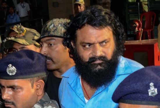 दिनेश गोप उर्फ बड़कू क्यों बन गया नक्सली ? एक भोला-भाला लड़का कैसे बंदूक उठा लिया और दहशत का पर्याय बन गया,आईए जानते हैं