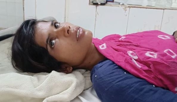 महिला ने पति को तलाक देने से किया मना तो ससुराल वालों ने खिलाया जहर, पीड़िता ने बताई ये वजह