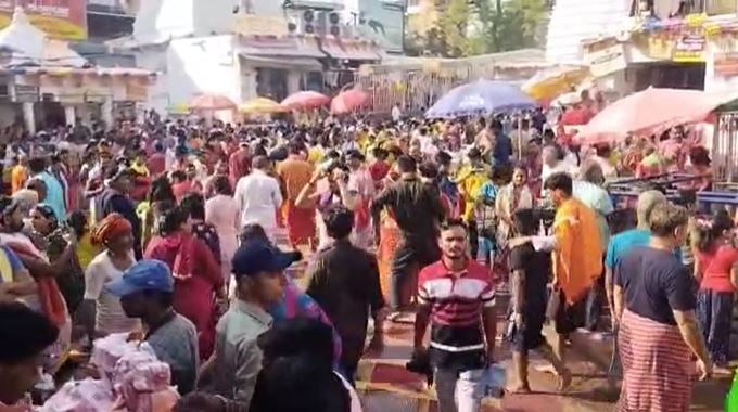 गंगा दशहरा पर बाबा मंदिर में उमड़ी श्रद्धालुओं की भीड़, शिवगंगा में आस्था की डुबकी लगाने के बाद लोगों ने की बाबा की पूजा अर्चना