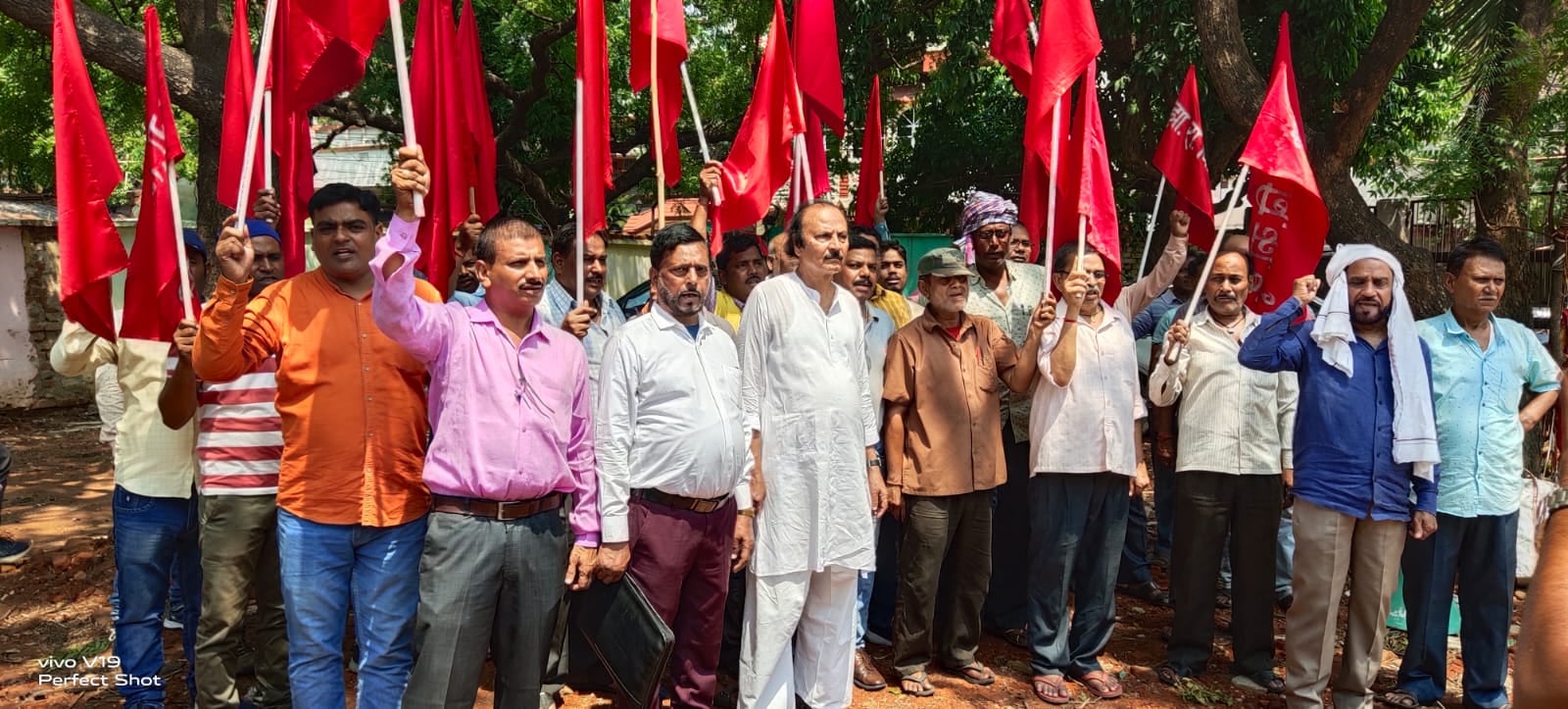 आर -पार की लड़ाई के मूड में सड़क पर उतरे बिजली कर्मचारी,जानिए क्या है डिमांड