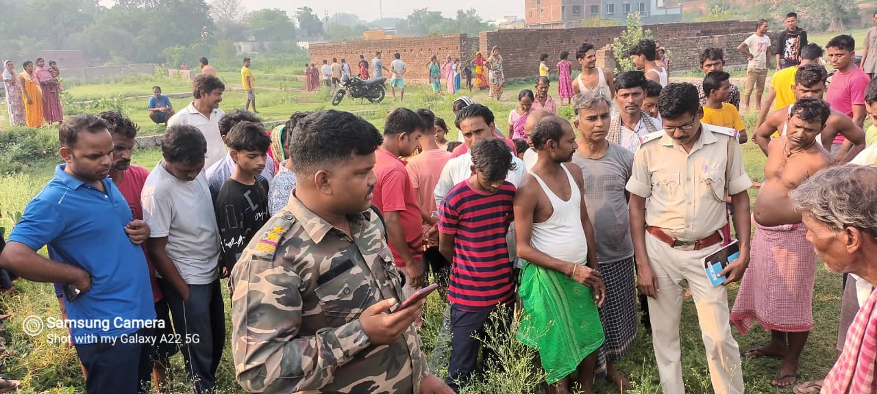धनबाद: चिरकुंडा के हाडी बस्ती में शव मिलने से सनसनी, परिजनों ने लगाया हत्या का आरोप