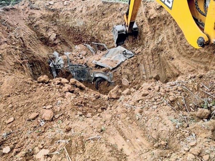 है न आश्चर्य की बात, मिट्टी में दस वर्षों से छिपा कर रखी गई थी जिप्सी,जानिए किसकी थी और कैसे निकाली गई
