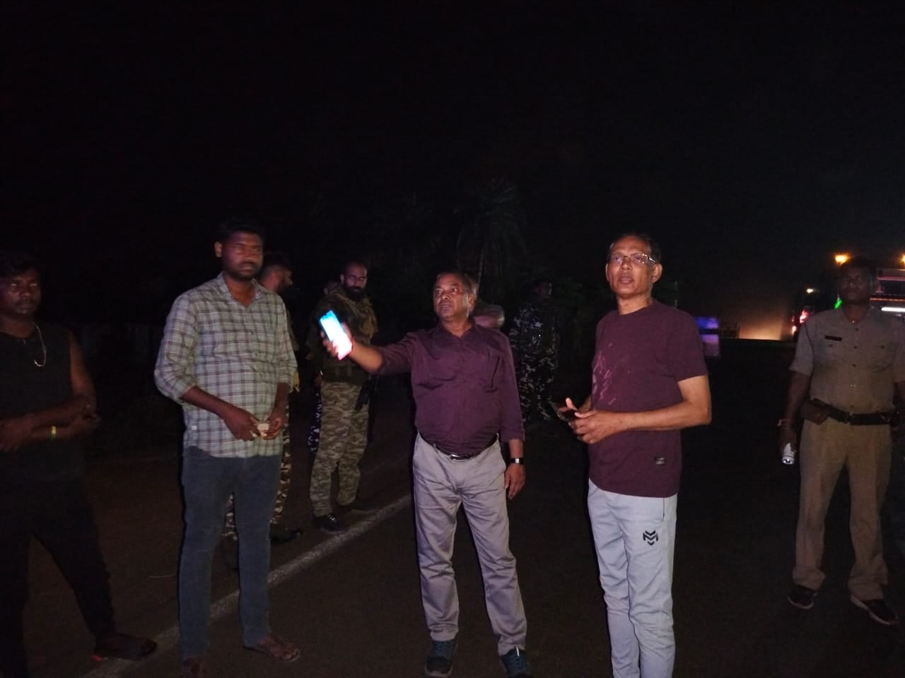 दुमका में धड़ल्ले से हो रहा अवैध खनन, पुलिस बेबस दिखी तो आधी रात डीसी ने संभाली कमान.