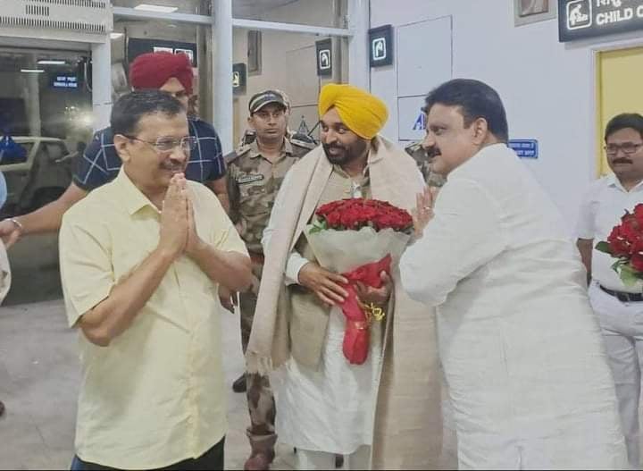 अरविन्द केजरीवाल पहुंचे रांची, विपक्षी एकता को लेकर CM हेमंत से करेंगे मुलाकात