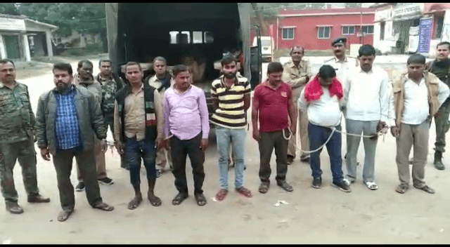 बिहार के 8 जुआरी चतरा में 55 हजार नगद और 10 बाइक के साथ गिरफ्बतार