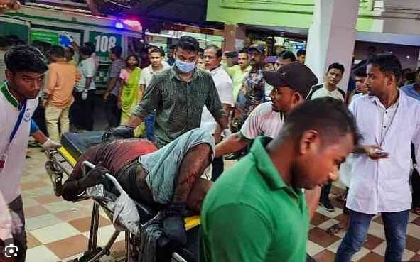 बालासोर ट्रेन हादसा: इंसानियत की नजीर पेश कर रहें लोग, घायल मुसाफिरों को खून देने के लिए अस्पताल में उमड़ी भीड़