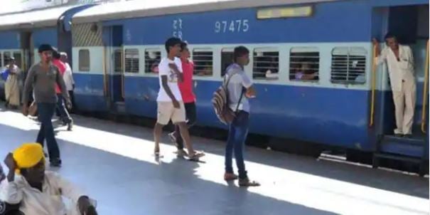 बालासोर ट्रेन हादसे का असर, कई ट्रेनें हुई रद्द, बिहार में भी परिचालन हुआ प्रभावित