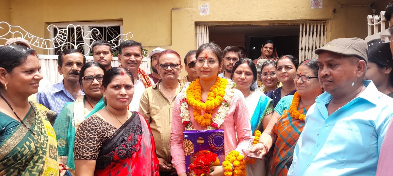 यूपीएससी में शानदार कामयाबी पर जोरदार स्वागत,  गिरिडीह में श्रुति का ढोल नगाड़े बजाकर किया गया सम्मान